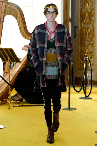 Look 37